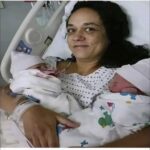 Mujer de 58 Años da a Luz a Gemelos: Un Milagro de la Vida y sus Implicaciones Saludables